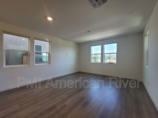 Foto del edificio - 2933 Grassy Bank Ave