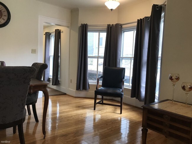 Foto del edificio - 422 E Buffalo St