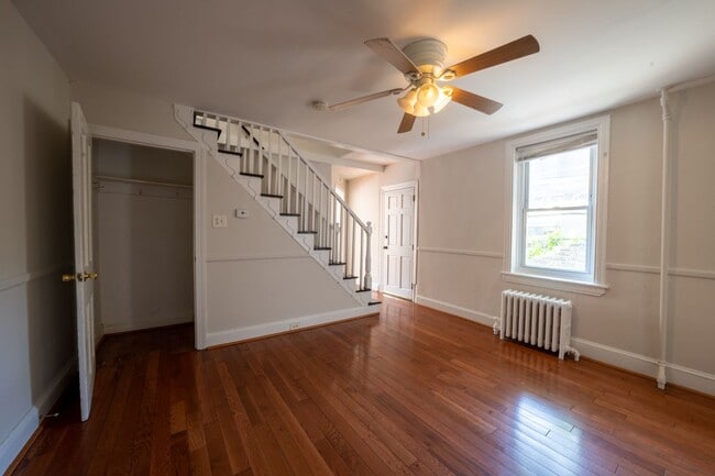 Building Photo - Ready for showings!