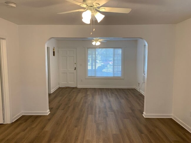 Building Photo - MOVE-IN SPECIAL!!!!  $500 OFF OF THE 1ST MONTHS RENT Charming 3-Bedroom Home for Rent - Please re...