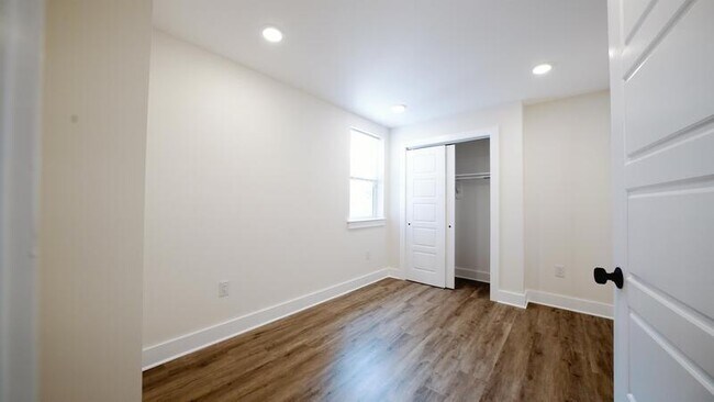 Foto del edificio - 6832 Ridge Ave