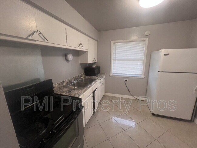 Foto del edificio - 5658 N 61st St