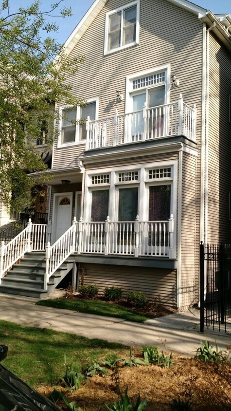 Front of building - 1820 W School St