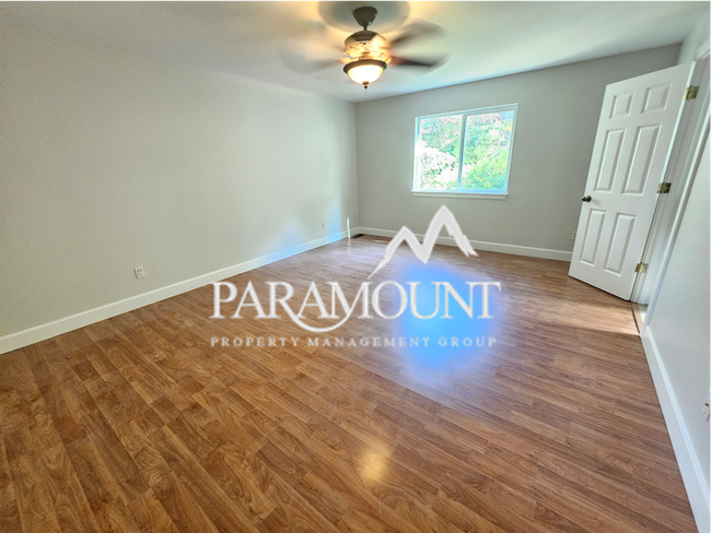 Building Photo - 3 Bedroom By Kitsap Lake!