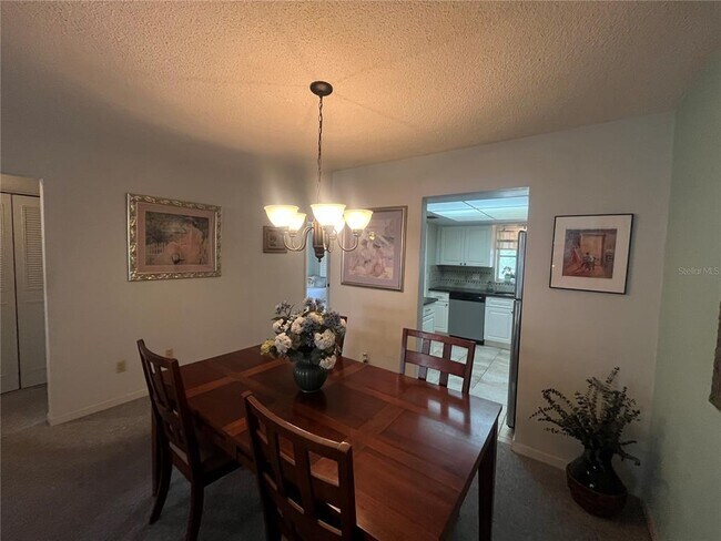 Foto del edificio - 1654 S Lake Ave