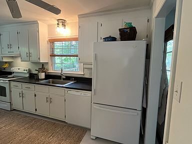 Foto del edificio - 5414 Hawthorne Pl