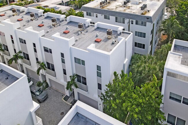 Foto del edificio - 1323 N Ocean Blvd