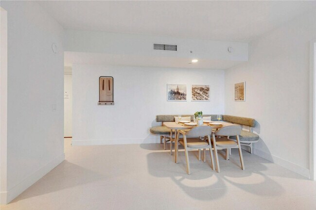 Foto del edificio - 601 NE 1st Ave