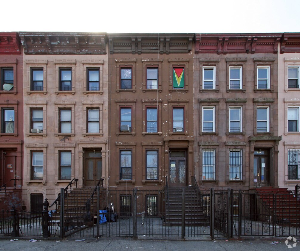 Building Photo - 1116 Bushwick Ave