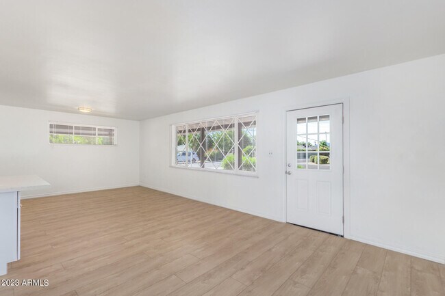 Building Photo - 4601 E Pinchot Ave