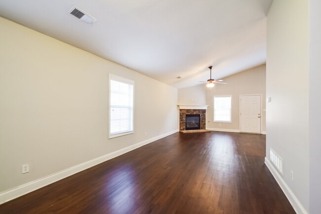 Building Photo - 2915 S Hartland