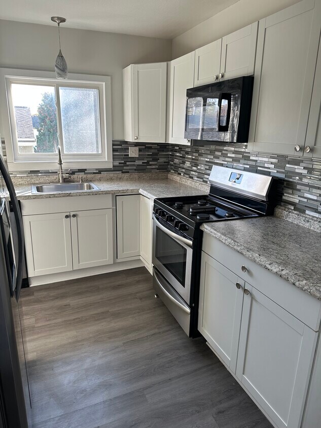 Kitchen - 645 Dewitt St
