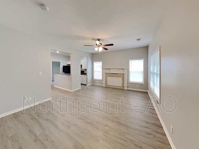 Foto del edificio - 687 S Evelyn Pl NW