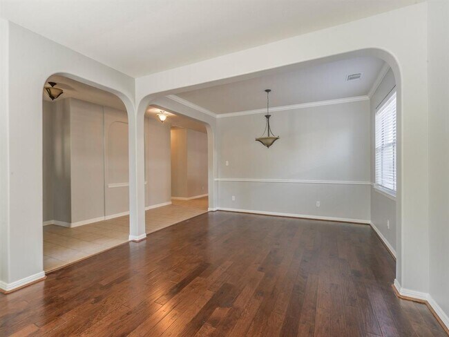 Foto del edificio - 5511 Wild Milberry Dr