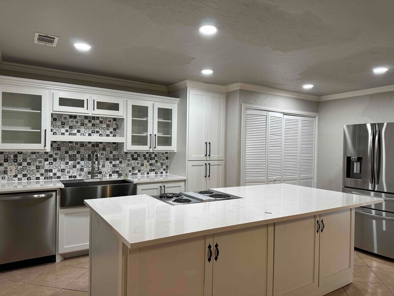 Foto principal - 10125 Peppertree Ln