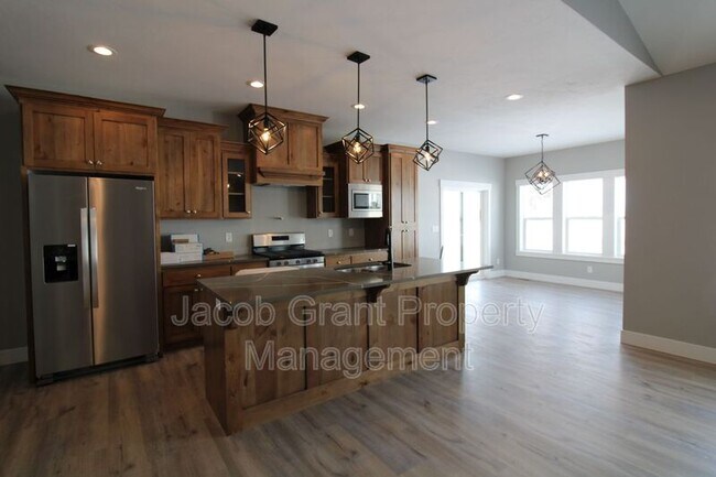 Building Photo - 5621 Eaglewood Dr