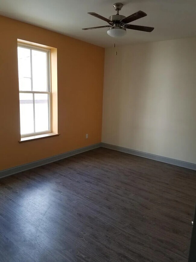 Building Photo - 114 2nd St