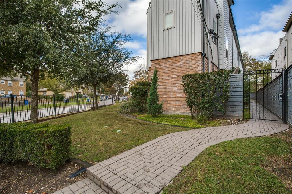 Primary Photo - 6051 Ross Ave