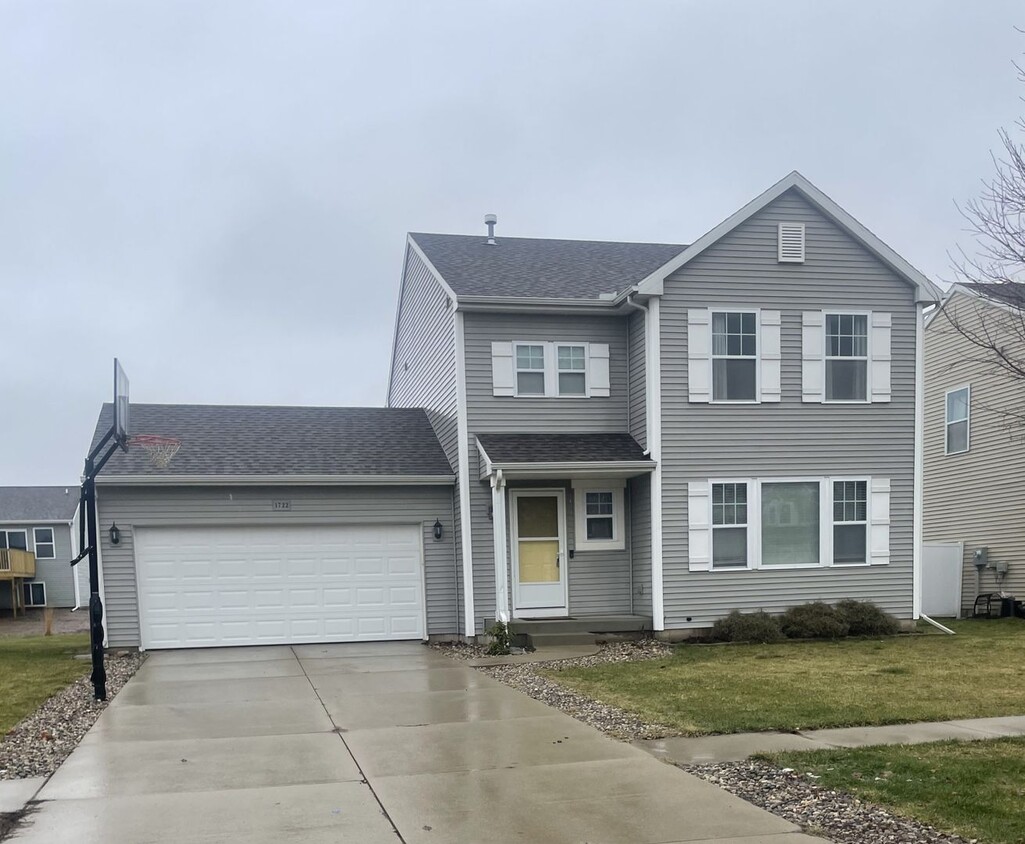 Primary Photo - Four Bedroom Home in the Centennial Neighb...