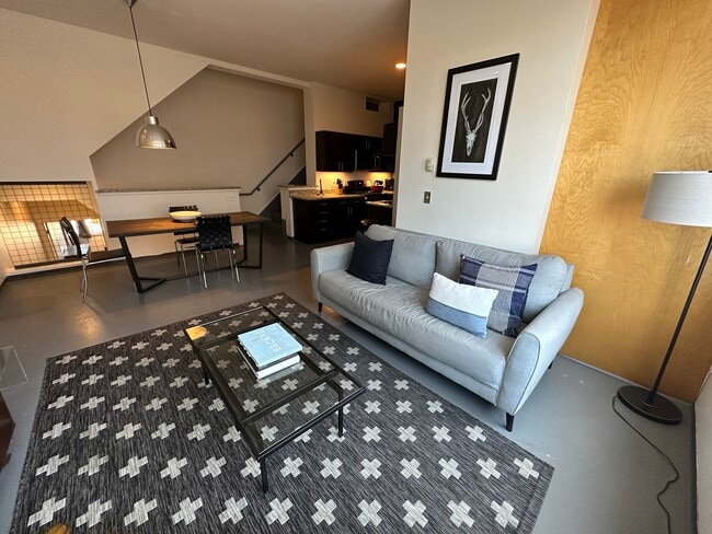 Building Photo - 211 E Berkeley St