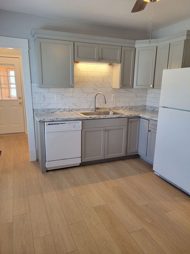 Kitchen All New Appliances - 17 Lagadia St