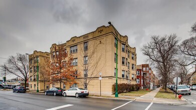 Building Photo - 2342 W Granville Ave