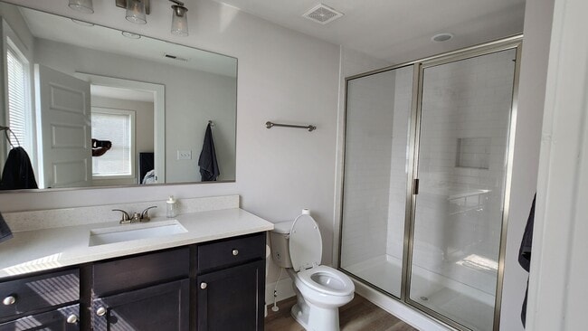 Photo - 380 Lake St House