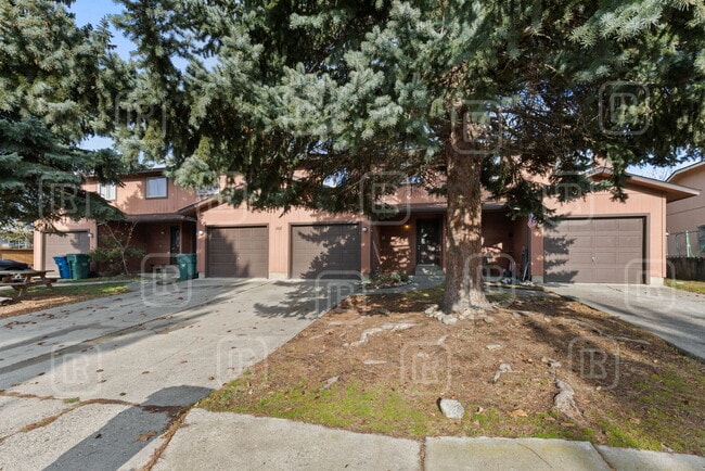 Building Photo - 208 W 13th Ave