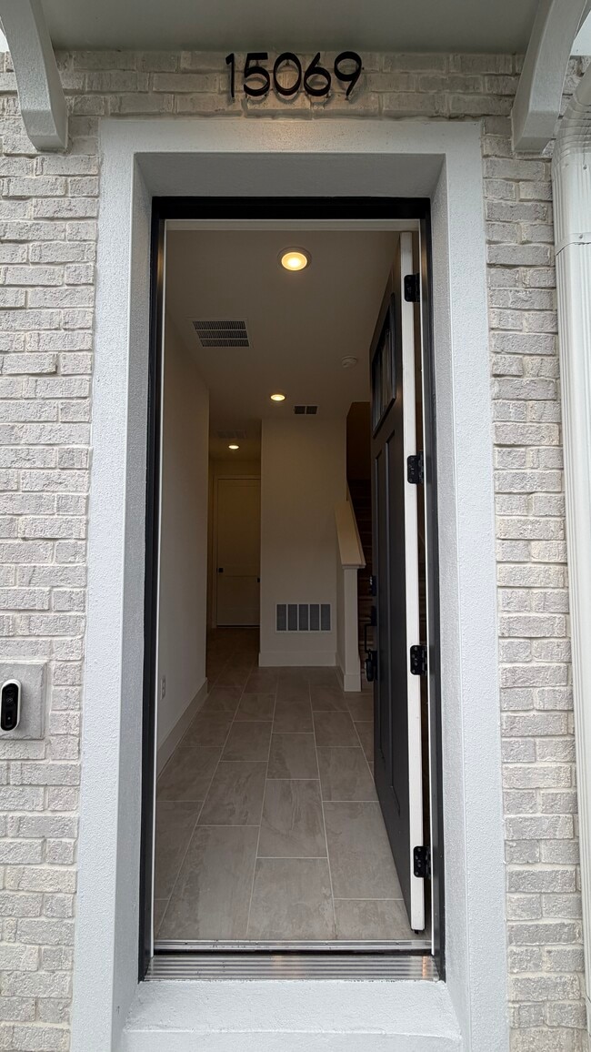Building Photo - 15069 Groveside Rd