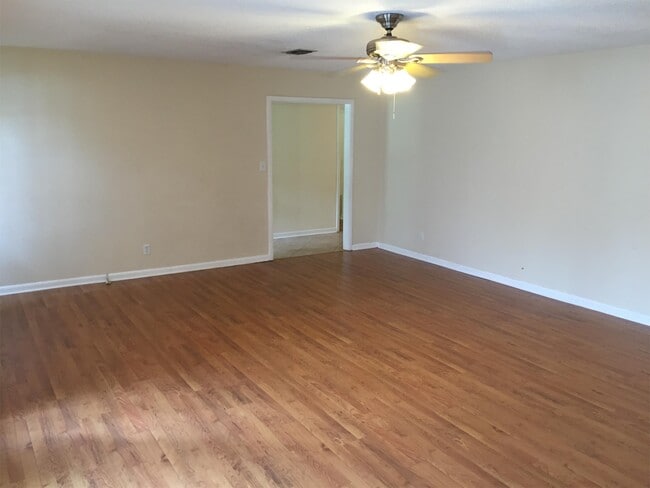 Building Photo - 310 McEwen Dr