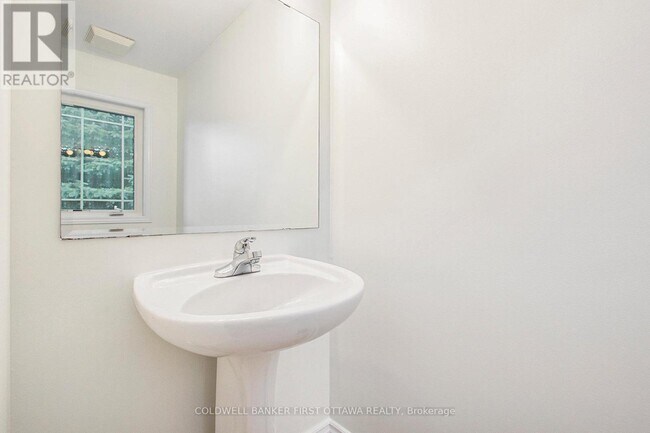 Building Photo - 508 Pepperville Crescent