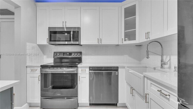 Building Photo - 5680 SW 3rd Pl