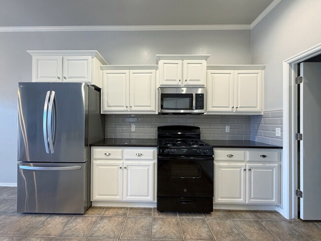 Building Photo - 17040 Hardwood Pl