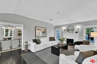 Building Photo - 560 Croft Ave