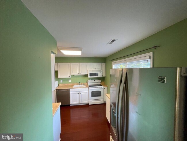 Building Photo - 971 S Rolfe St