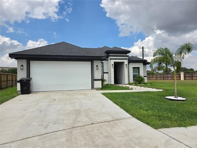Building Photo - 1302 Playa Dr
