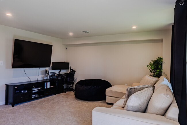 Foto del edificio - 8679 Stevenson Ln