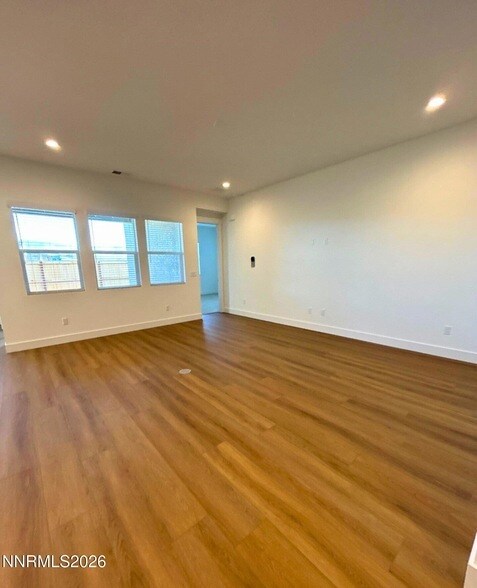 Foto del edificio - 7328 Oakmont Ln