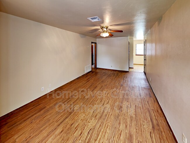 Building Photo - 660 W Forster Dr