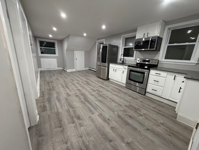 Building Photo - 119 Wales St