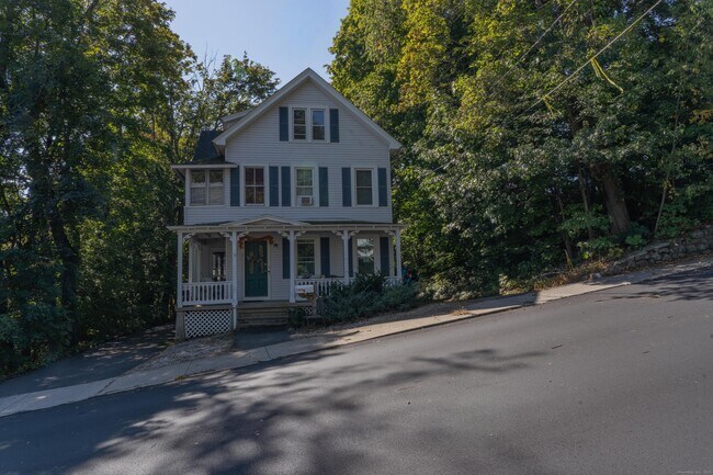 Foto del edificio - 128 Millville Ave