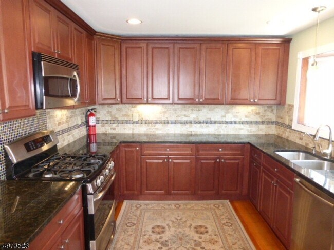 Building Photo - 37 Stiles Ave