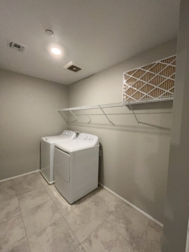 Foto del edificio - "Charming 3-Bed Oasis in North Las Vegas w...