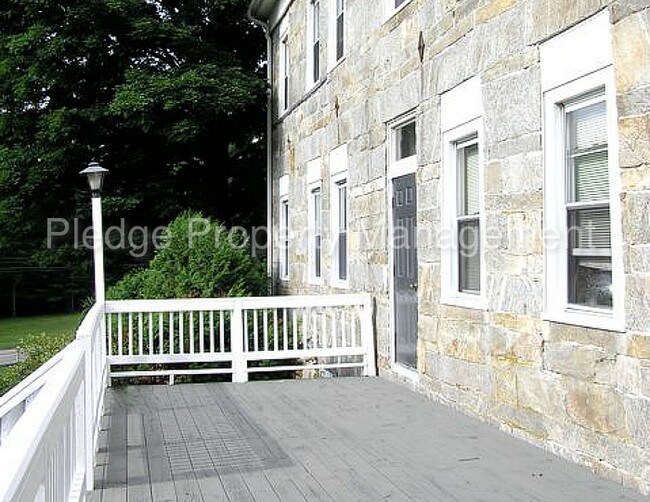 Building Photo - 2 Stockhouse Rd