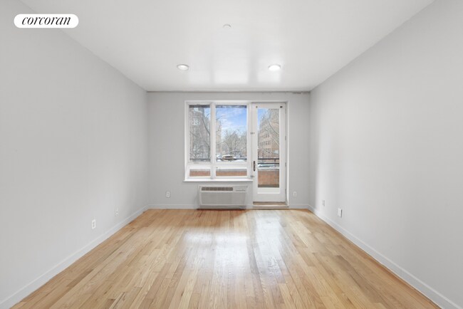 Building Photo - 324 E 112th St