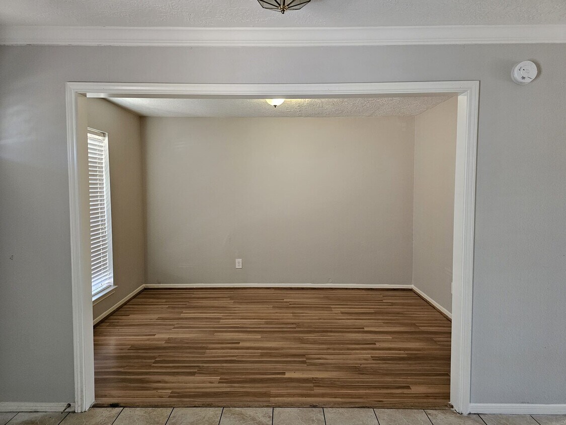 Foto del edificio - 3706 Nutwood Ln