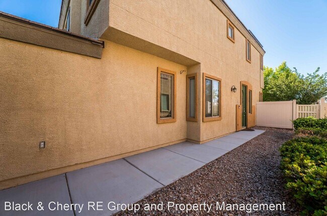 Building Photo - 4 br, 3 bath House - 3661 Lakeside Villas