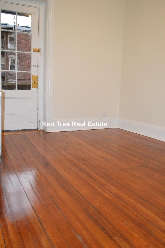 Building Photo - 1589 Beacon St