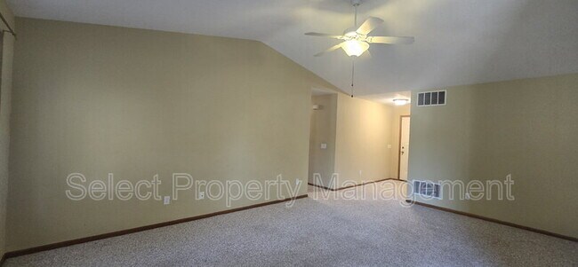 Foto del edificio - 4110 Three Oaks Dr