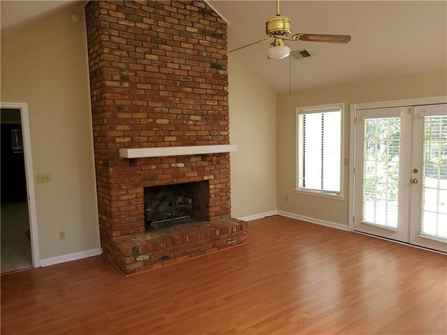 Building Photo - 62 Lake Latimer Dr NE